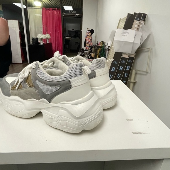 Chunky white sneakers with Coach pieces - Picture 3 of 9